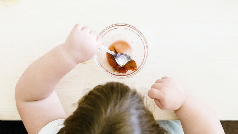 Die erste Wahl bei Kindern mit Übergewicht ist eine Ernährungs-, Bewegungs- und Verhaltenstherapie. (Archivbild) Foto: Markus Scholz/dpa