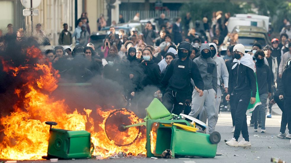 Wieder einmal Ausschreitungen in Paris: Schulproteste eskalieren. Es gibt Verletzte und Festnahmen. Foto: AFP/THOMAS SAMSON