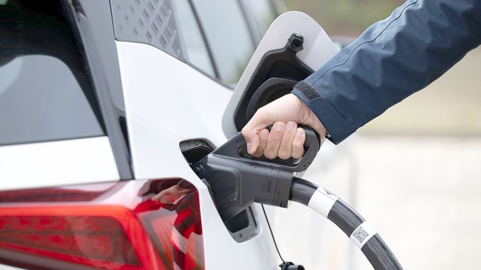 Inzwischen gibt es mehr als 200.000 öffentliche Ladepunkte für Elektroautos. (Archivbild) Foto: Sebastian Kahnert/dpa