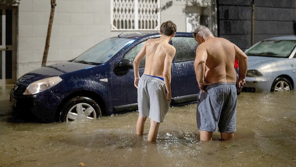 An der katalanischen Küste gibt es Überflutungen.  Foto: Lorena Sopêna/EUROPA PRESS/dpa