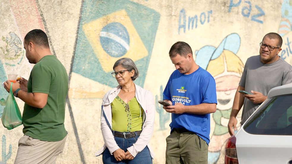 Rund 159 Millionen Menschen sind zur Wahl aufgerufen. Foto: Eraldo Peres/AP/dpa