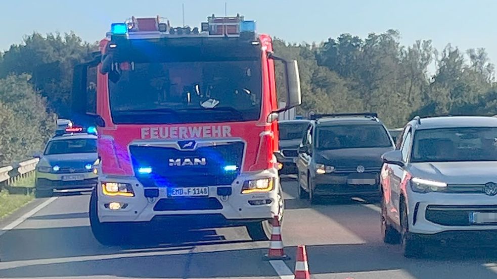 Die Feuerwehr war wegen eines Unfalls auf der A 31 bei Riepe im Einsatz. Foto: Feuerwehr Emden