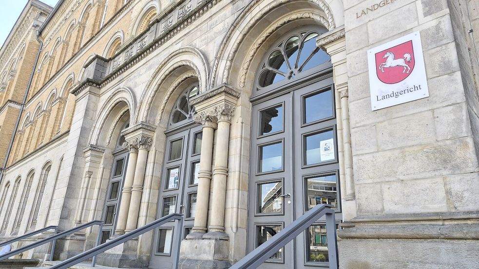 Vor dem Landgericht Osnabrück wurde eine 21-Jährige zu 100 Sozialstunden und ein 21-Jähriger wegen gefährlicher Körperverletzung zu einer Gesamtstrafe von zwei Jahren und vier Monaten verurteilt. Foto: Eva Marie Stegmann