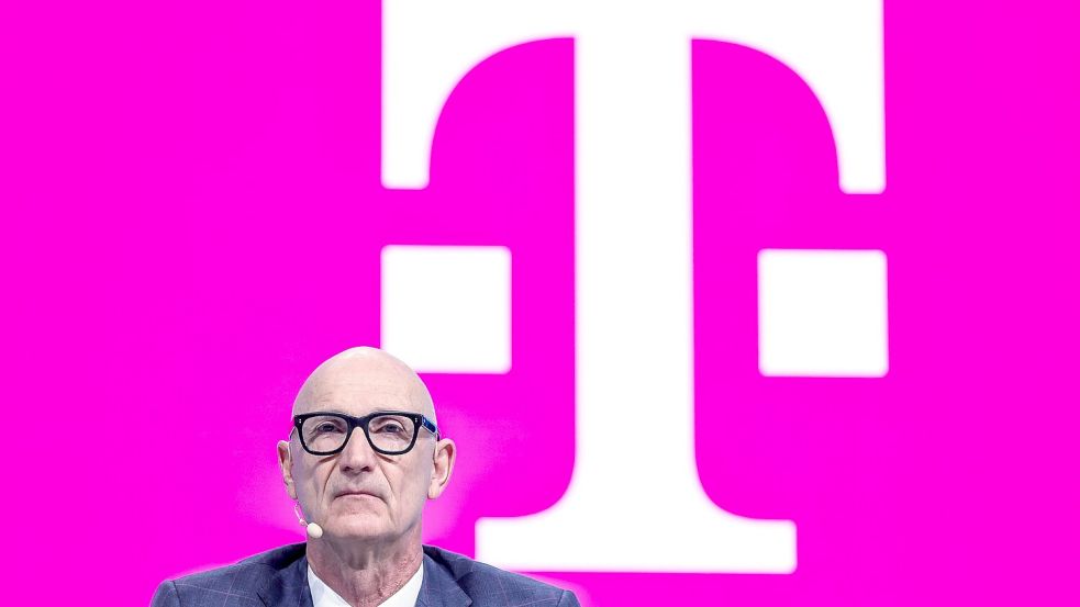 Telekom-Chef Tim Höttges: „KI verändert die Telekom von Grund auf.“ (Archivbild) Foto: Oliver Berg/dpa