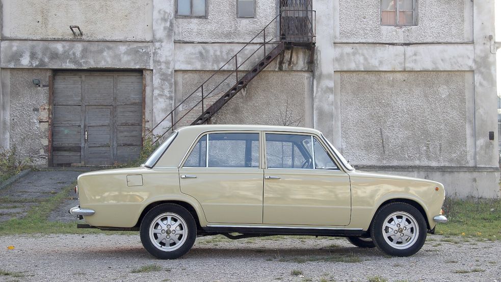 Der Fiat 124 ist gut vier Meter lang und bietet dank seiner Kastenform gute Platzverhältnisse. Foto: RetroWerk.at
