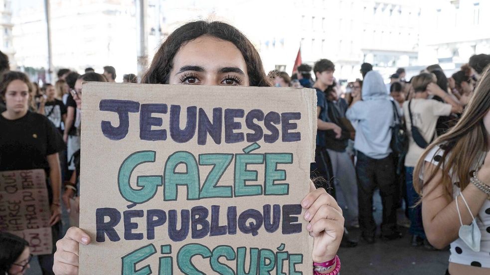 Protestierende Schüler rufen in Frankreich zu einem landesweiten Aktionstag auf. (Archivbild) Foto: Miguel Medina/AFP/dpa