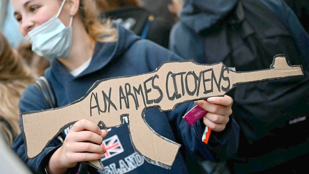 Während der Schülerproteste wurden etliche Einsatzkräfte und Schüler verletzt. (Archivbild) Foto: Lou Benoist/AFP/dpa