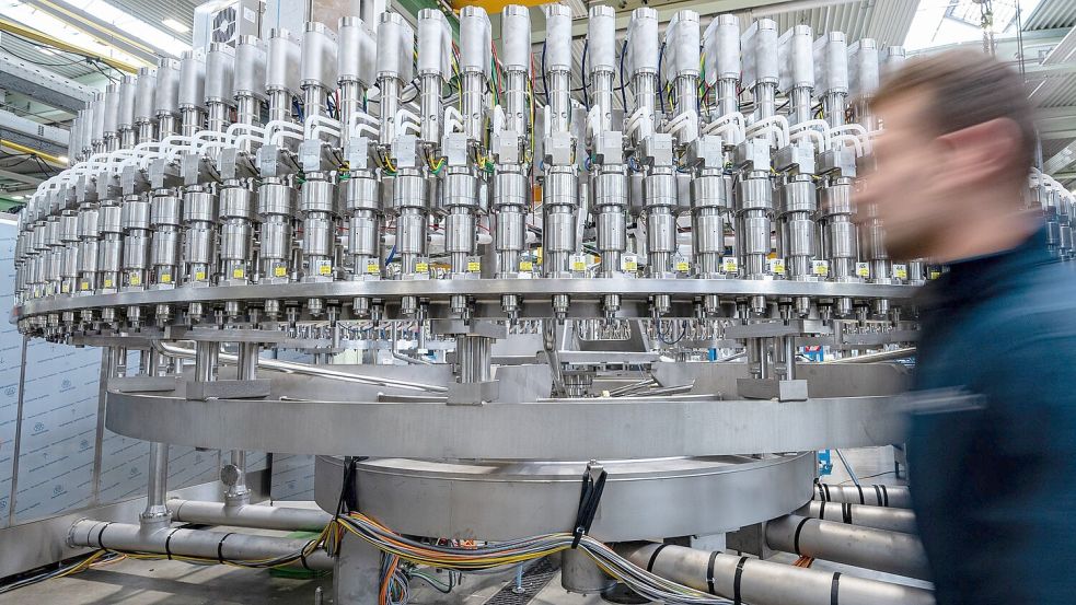 Trotz des Rückgangs bei Großbestellungen bleibt der Ausblick für die Industrie positiv. Foto: Armin Weigel/dpa