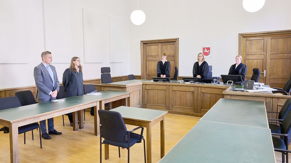 Schon zu Prozessbeginn räumte das Gericht ihnen wenig Chancen ein. Foto: Julian Stratenschulte/dpa