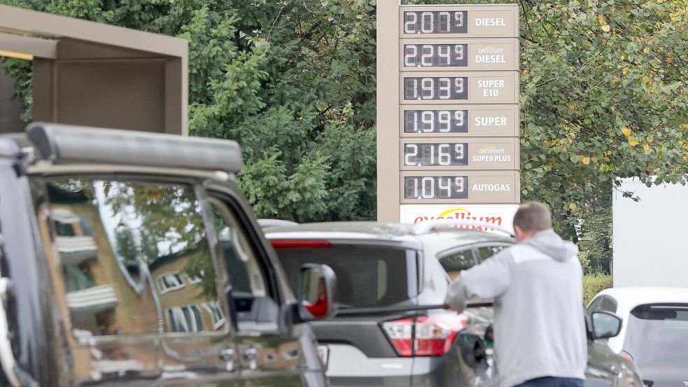 Am ersten Tag des Tankrabatts waren die Preise schnell gefallen. (Archivbild) Foto: Bodo Marks/dpa