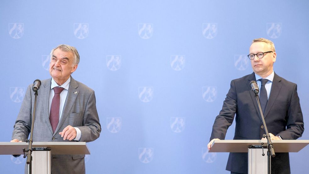NRW-Justizminister Benjamin Limbach (Grüne) berichtete von geduldiger Detailarbeit, mit der die deutschen Ermittler dem russischen Hacker auf die Schliche gekommen seien. Foto: Christoph Reichwein/dpa