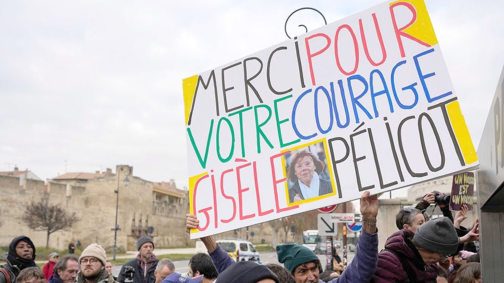 Während des Prozesses erfuhr Gisèle Pelicot große Unterstützung. (Archivbild) Foto: Lewis Joly/AP/dpa