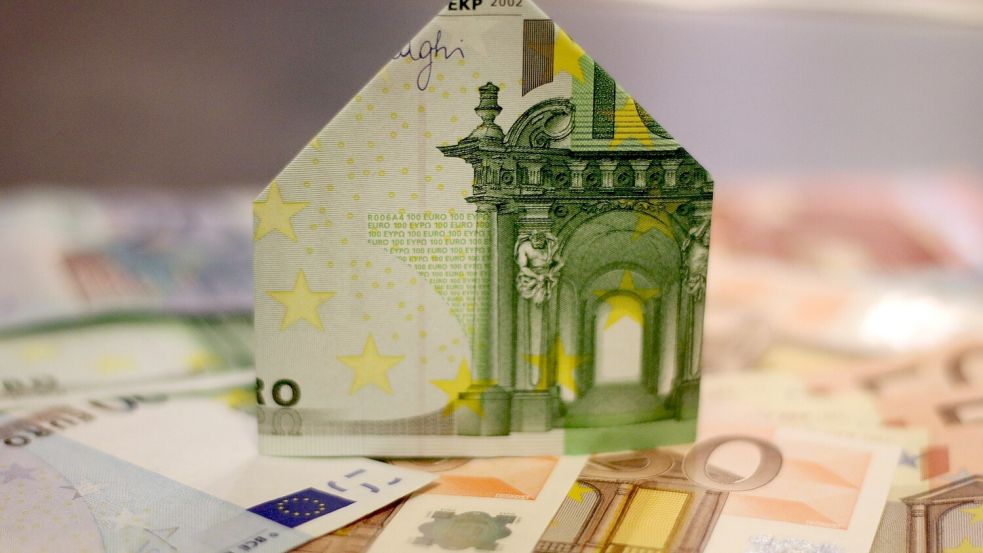Wer den Bau oder den Kauf von Haus oder Wohnung finanziert hat, benötigt nach Ende der Kreditlaufzeit ein neues Darlehen. Das ist oft mit höheren Zinsen verbunden, so dass die gesamte finanzielle Situation bei dm Abschluss eine Rolle spielen sollte. Foto: Pixabay