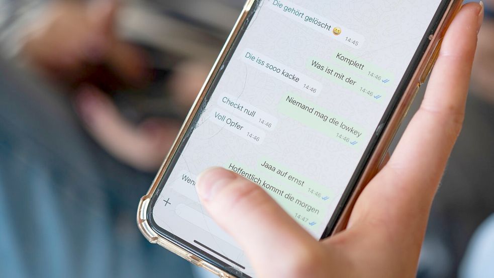 Für viele Opfer hat das Cybermobbing Folgen im wirklichen Leben. (Symbolbild) Foto: Marijan Murat/dpa