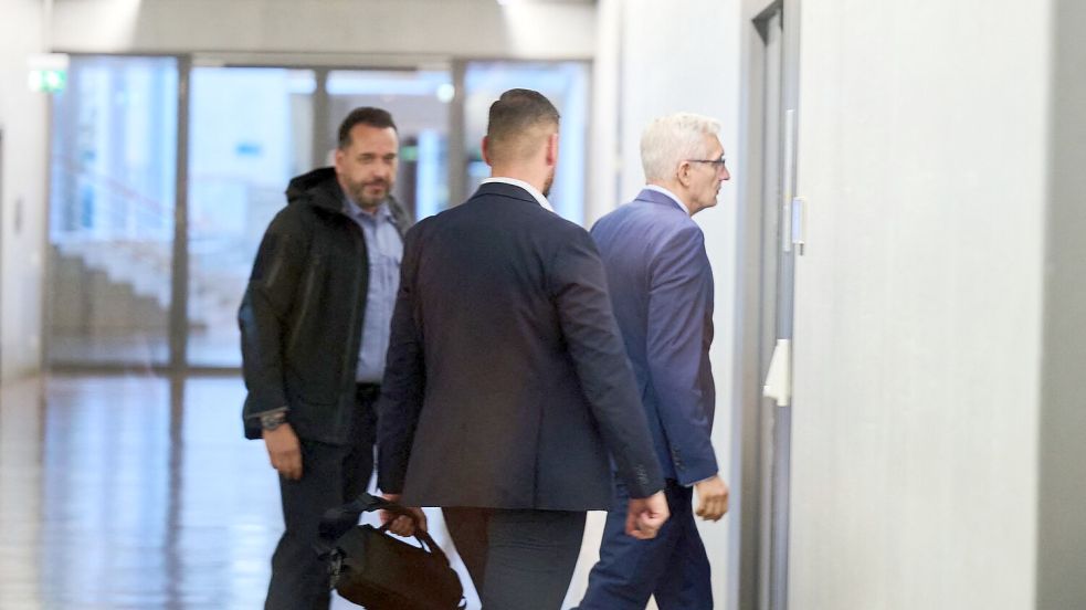 Im geheim tagenden Parlamentarischen Kontrollgremium (PKGr) des Bundestages wurde BND-Präsident Martin Jäger am Mittwoch zu den Spionagevorwürfen gegen den früheren Präsidenten des Bundesnachrichtendienstes, August Hanning, befragt.  Foto: Annette Riedl/dpa