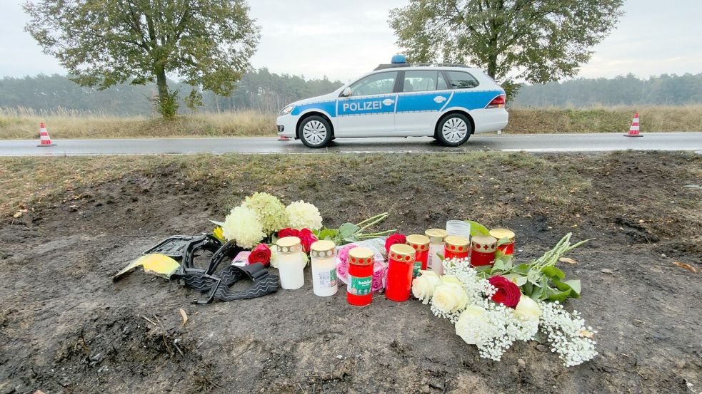 Die Trauer nach dem tragischen Verkehrsunfall bei Biesenthal im nordöstlichen Brandenburg ist groß. Foto: Marco Porzig/dpa
