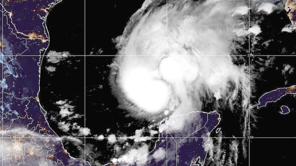 Der tropische Wirbelsturm erreichte am Donnerstag im Golf von Mexiko die Stärke zwei von fünf. Foto: -/NOAA/dpa