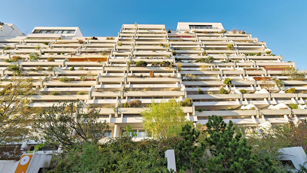 Dem deutschen Wohnungsmarkt geht es nicht gut, und es mangelt nicht nur an neuen Wohnungen: Auch Umzüge werden seltener – und das wird zum Problem. Foto: Imago/Stefan Zeitz