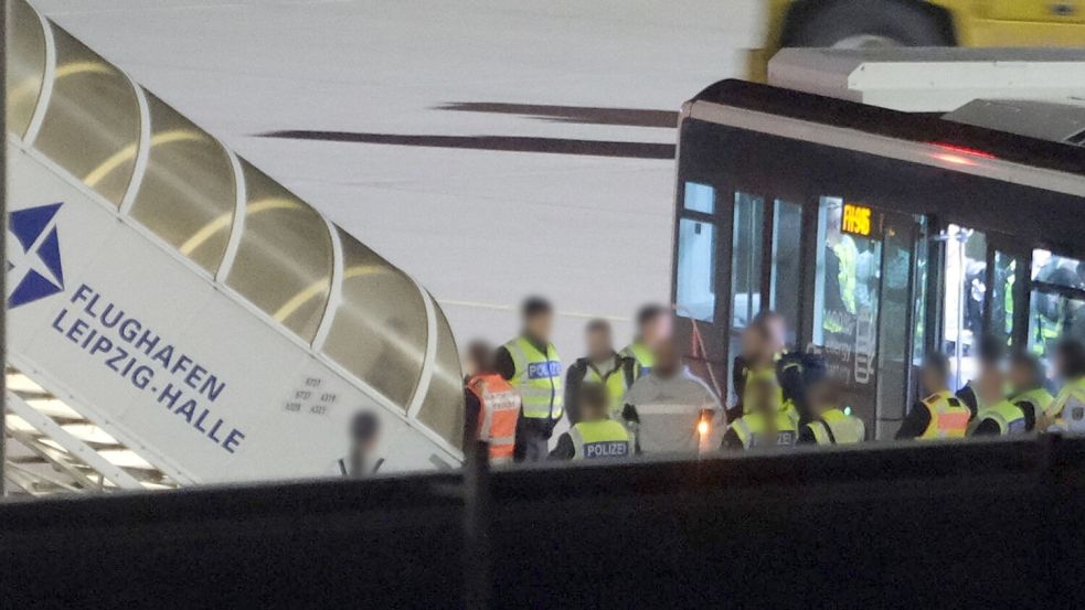 Die Sammelabschiebungen nach Afghanistan konzentrierten sich zuletzt vor allem auf Straftäter. (Archivbild) Foto: Sebastian Willnow/dpa