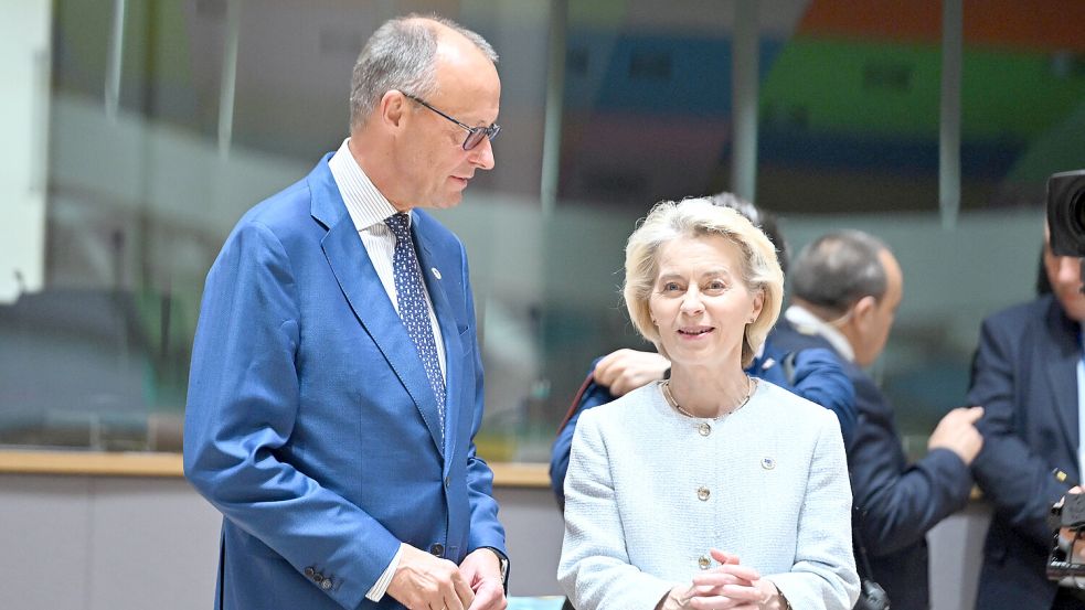 Beim EU-Haushalt nicht auf einer Linie: Ursula von der Leyen warnt als Präsidentin der EU-Kommission vor Einschränkungen bei wichtigen Themen, während Bundeskanzler Friedrich Merz für massive Einsparungen plädiert. Foto: IMAGO/Dursun Aydemir
