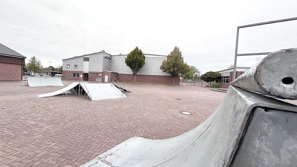 Blick auf die alten Metallrampen, die derzeit noch auf dem Rathausplatz stehen. Sie sollen durch eine moderne Anlage an einem anderen Standort ersetzt werden. Foto: Christin Wetzel