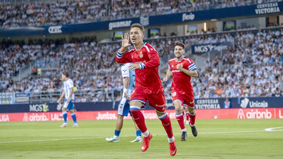 Bryan Zaragoza jubelt über seinen ersten Saisontreffer. Das sorgt für Unmut bei den gegnerischen Fans. Foto: IMAGO/Sports Press Photo
