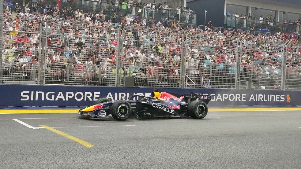 Max Verstappen gewinnt den Sprint in Singapur. Foto: Ng Han Guan/Pool AP/AP/dpa