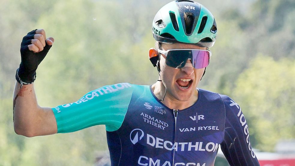 Jungstar Paul Seixas hat die Lombardei-Rundfahrt gewonnen. (Archivbild) Foto: Geert Vanden Wijngaert/AP/dpa