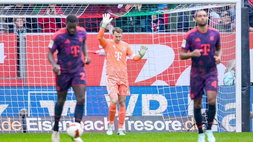 Bayern-Torwart Manuel Neuer nach seinem fatalen Patzer.  Foto: Tom Weller/dpa