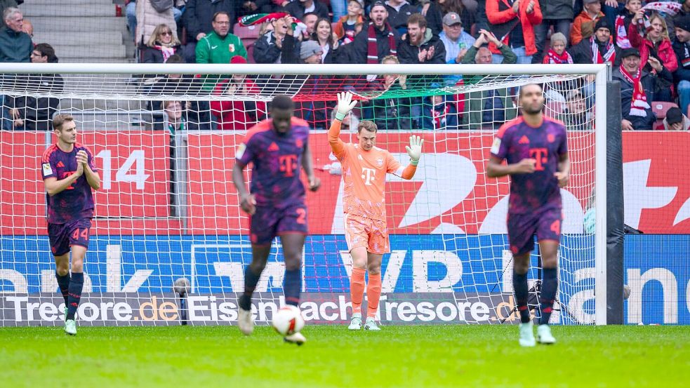 Patzte beim 0:1 gegen Augsburg: Bayern-Torwart Manuel Neuer  Foto: Tom Weller/dpa