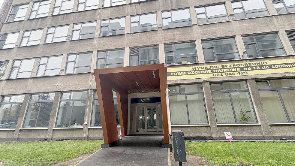 In dieser Berufsfachschule in Warschau stach eine 21-Jährige auf drei Frauen ein. Foto: Claudia Ciobanu/AP/dpa