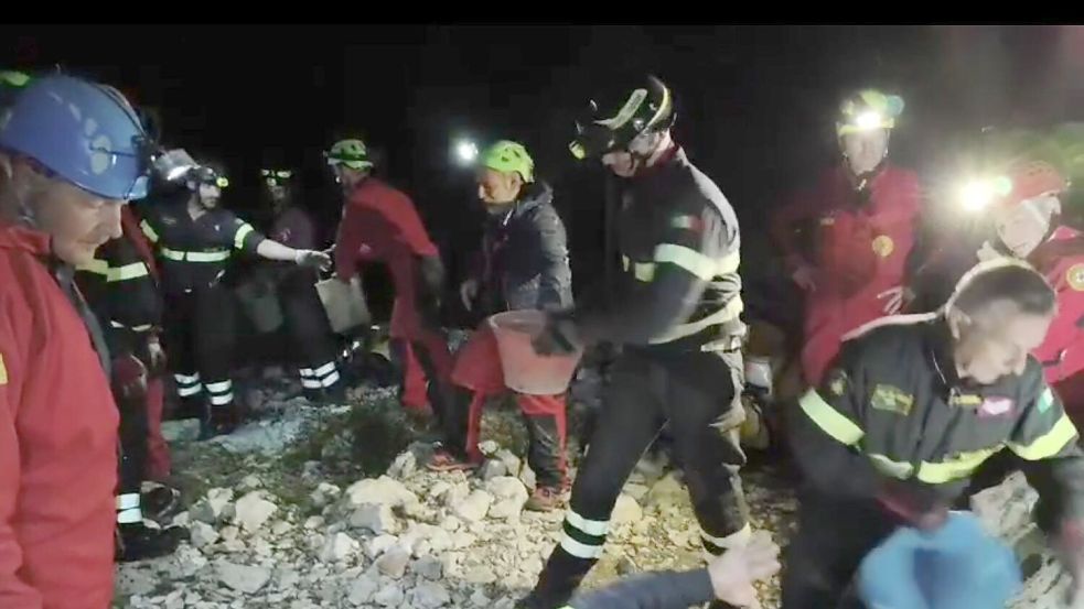 Seit Sonntagnachmittag sitzt der Mann in der Höhle fest. Foto: ---/Italienische Berg- und Höhlenrettung/dpa