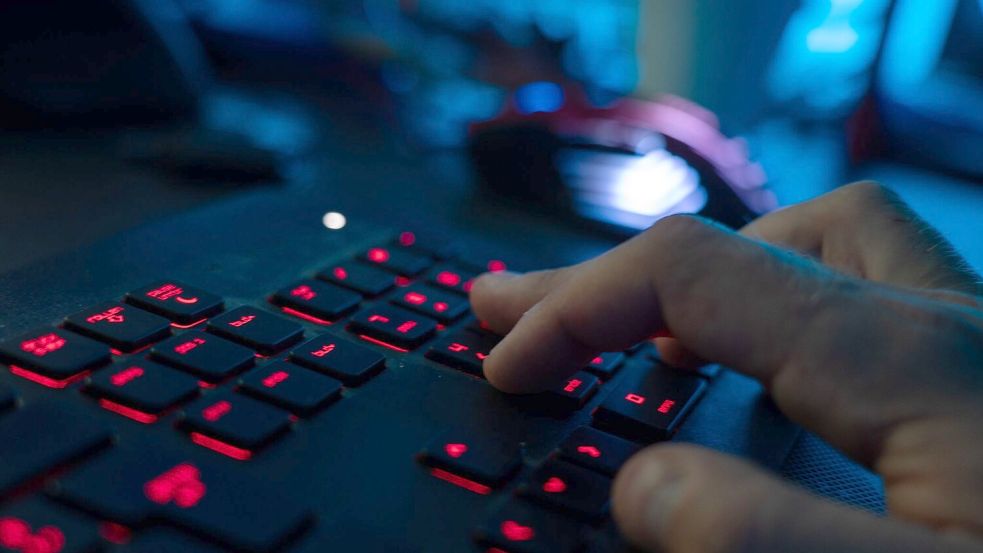 In Frankreich müssen wegen eines Cyberangriffs viele gekühlte Produkte in Supermärkten weggeworfen werden. (Symbolbild) Foto: Nicolas Armer/dpa