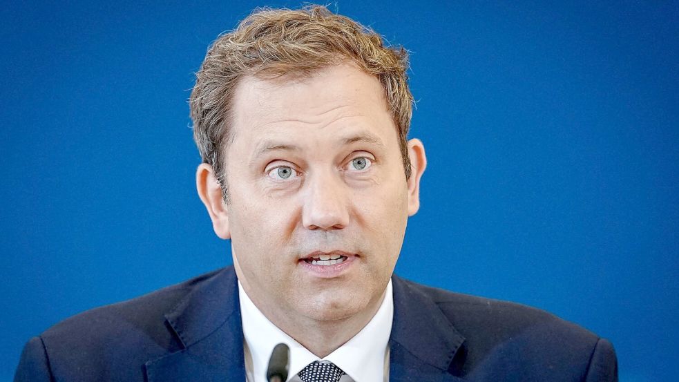 Klingbeil meint, das Klima im politischen Berlin „macht Leute kaputt“.  Foto: Kay Nietfeld/dpa