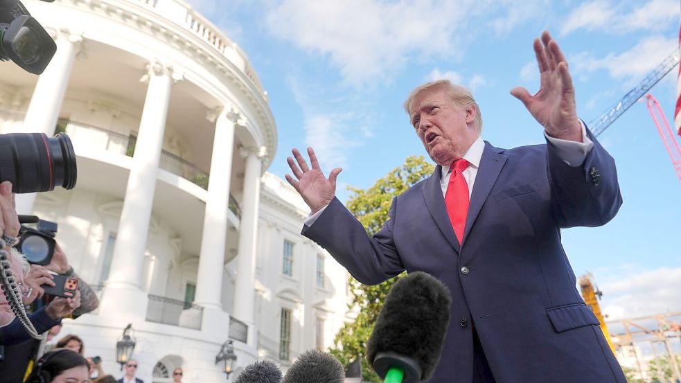 Er glaube, Putin wolle einen Deal mehr als Selenskyj - sagt Trump.  Foto: Julia Demaree Nikhinson/AP/dpa