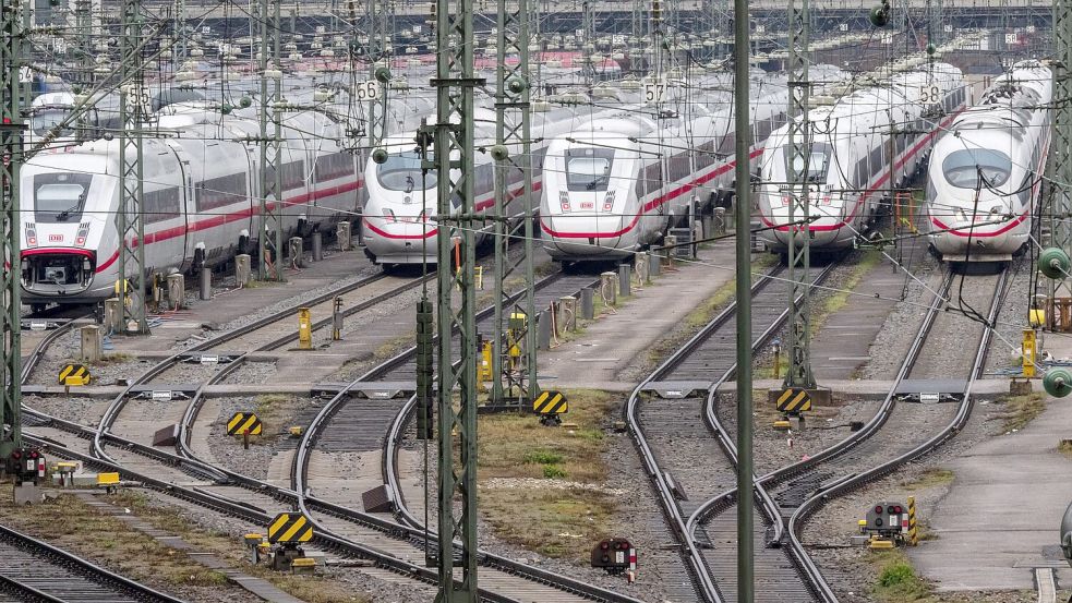 Mehr als 320 internationale Verbindungen hat die Bahn mit dem neuen Fahrplan im Angebot. (Archivbild) Foto: Peter Kneffel/dpa