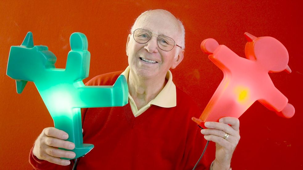 Der Erfinder des Ampelmännchens, Karl Peglau, starb 2009. (Archivbild) Foto: picture alliance / dpa