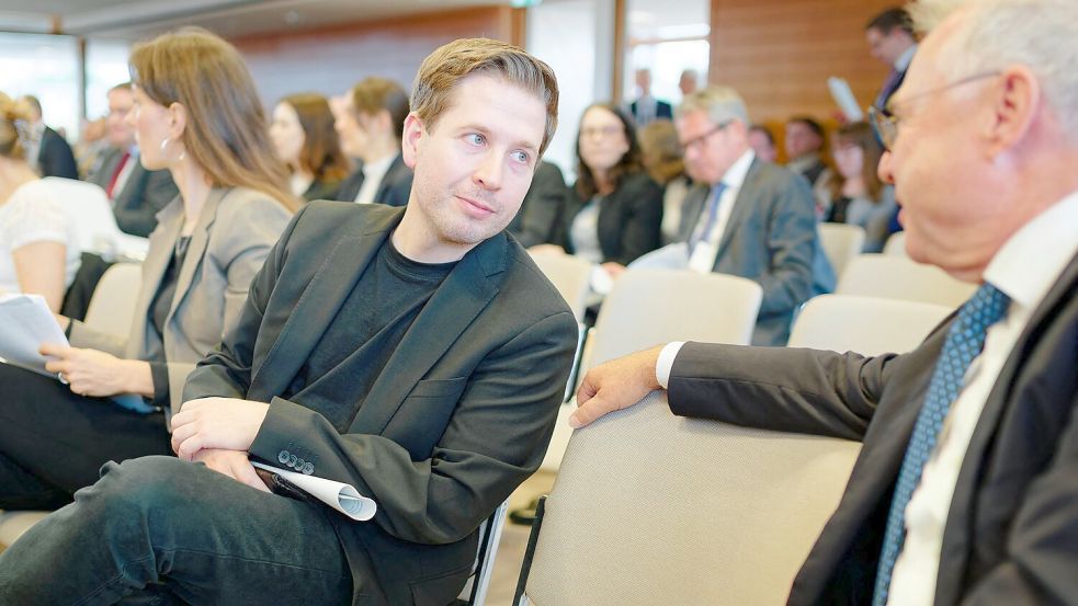 Kühnert kritisiert die Steuervorteile für große Betriebe. Foto: Uwe Anspach/dpa
