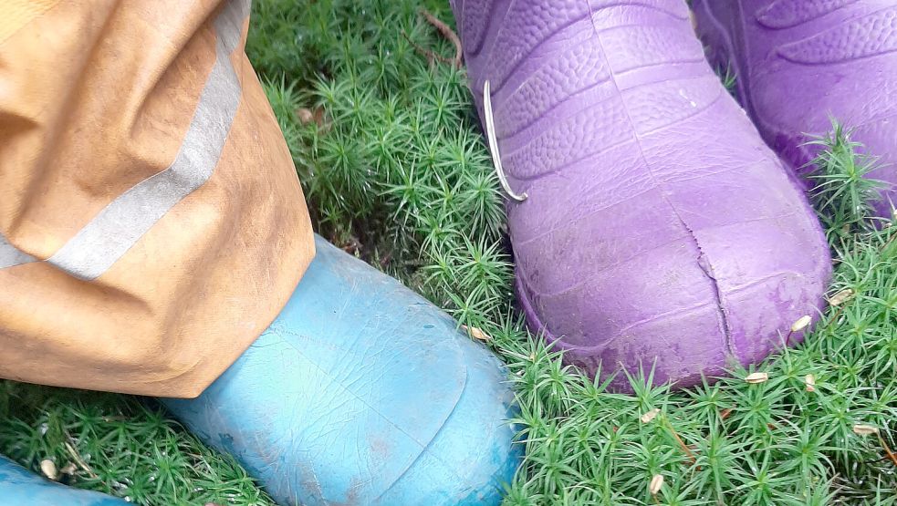 Im Wald stehen Gummistiefel und wetterfeste Kleidung auf der Tagesordnung. Foto: Anna Mudder