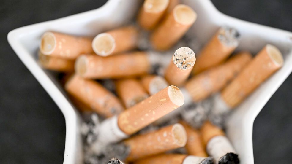 Der Kauf dieser Zigaretten hat dem Staat Steuern gebracht - oder sind die Kippen etwa vom Schwarzmarkt? Foto: Bernd Weißbrod/dpa