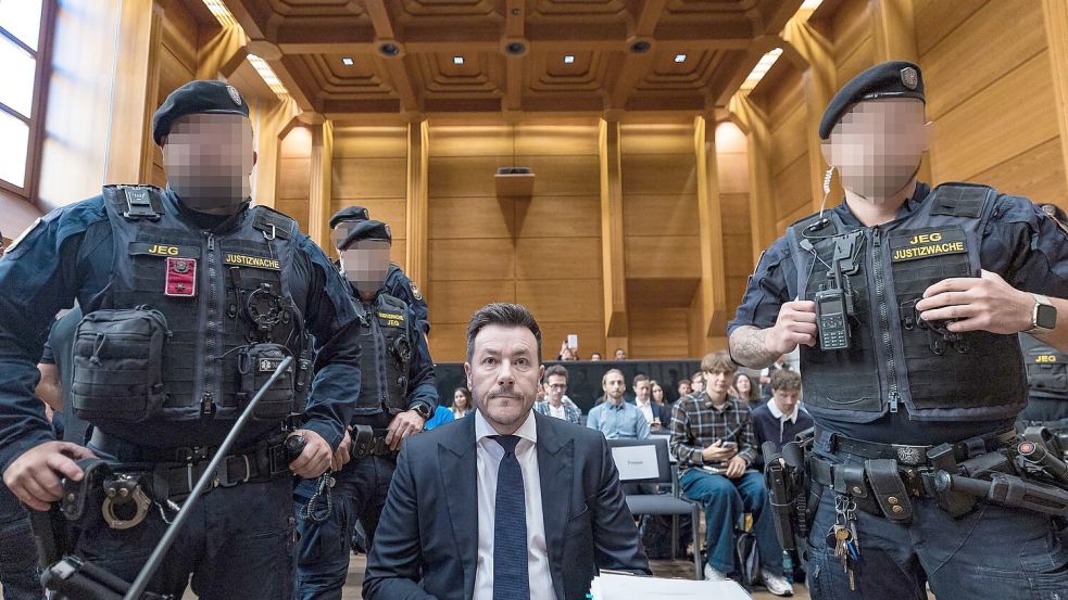 Der Investor René Benko kommt nach langer U-Haft in den elektronisch überwachten Hausarrest Foto: Expa/ Johann Groder/APA/dpa