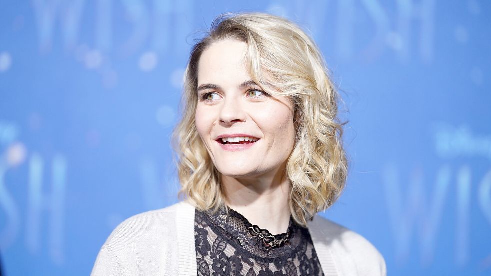 Hazel Brugger bei der Premiere von Disneys Wish am 14.11.2023 im Zoo Palast in Berlin. Berlin Deutschland *** Hazel Brugger at the Premiere from Disneys Wish on 14 11 2023 at Zoo Palace in Berlin Berlin Germany Foto: Imago
