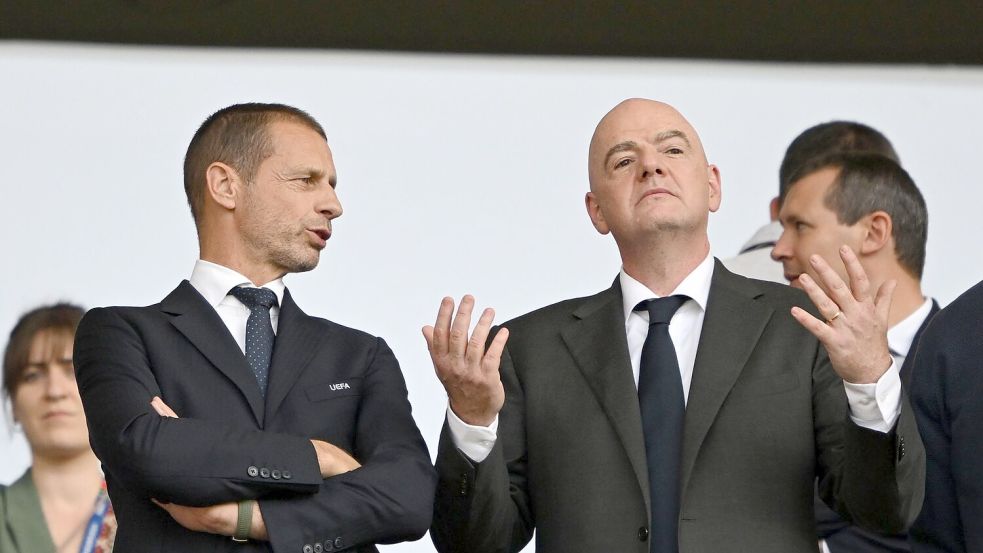 Zwischen UEFA- und FIFA-Führung tobt ein Machtkampf. (Archivbild)  Foto: Robert Michael/dpa