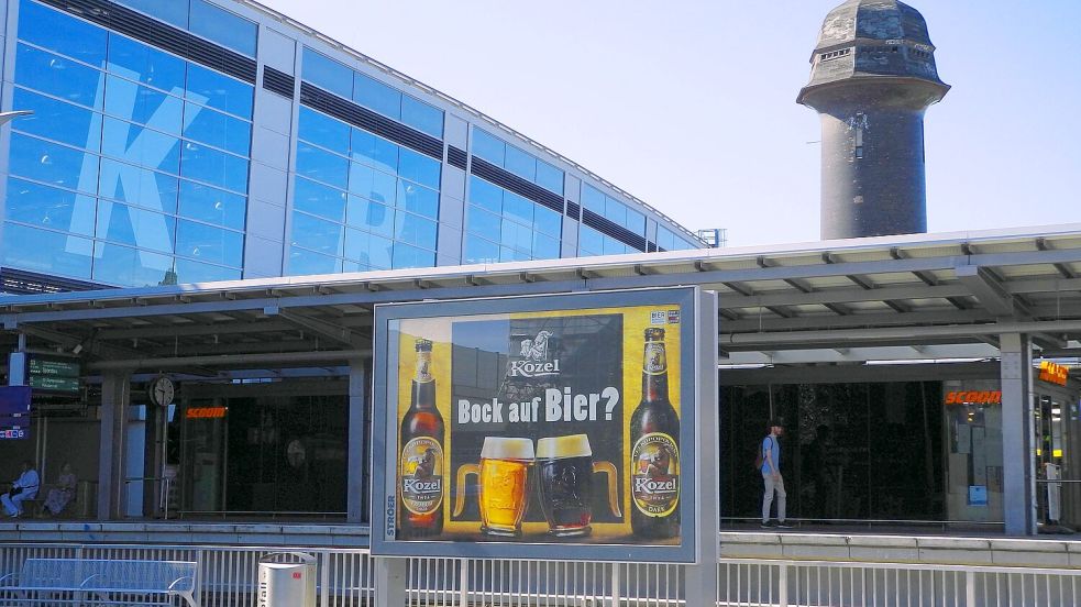 Wer in Zukunft „Bock auf Bier" hat, muss sich an Bahnhöfen an neue Regeln halten. Foto: via www.imago-images.de