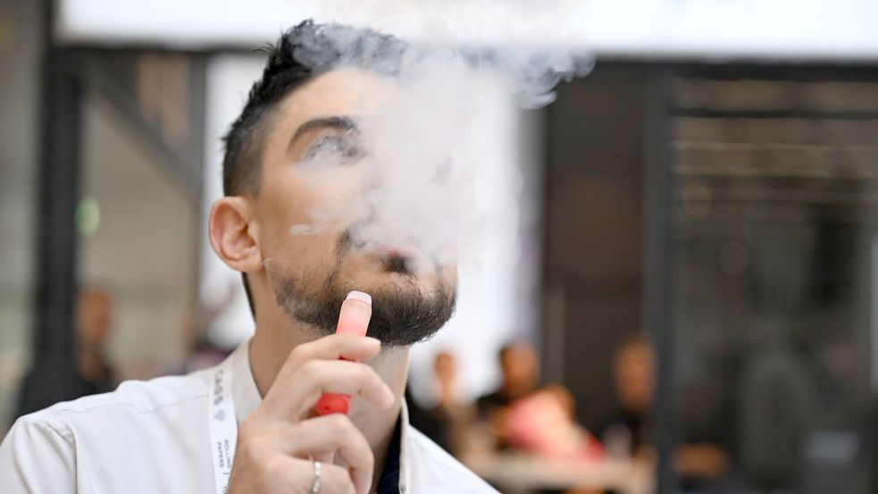 In Deutschland nutzen einer Studie zufolge schätzungsweise 1,7 Millionen Menschen E-Zigaretten. (Symbolbild) Foto: Wolf von Dewitz/dpa
