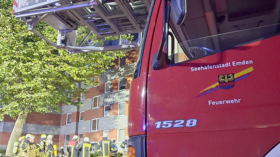 Die Feuerwehr Emden war am Mittwochabend bei einem Zimmerbrand im Stadtteil Borssum gefordert. Foto: Dennis Haake, Feuerwehr Emden