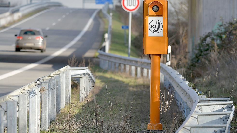 Rund 17.000 Notrufsäulen gibt es an den Autobahnen. (Archivbild) Foto: Michael Bahlo/GDV DL/dpa-tmn