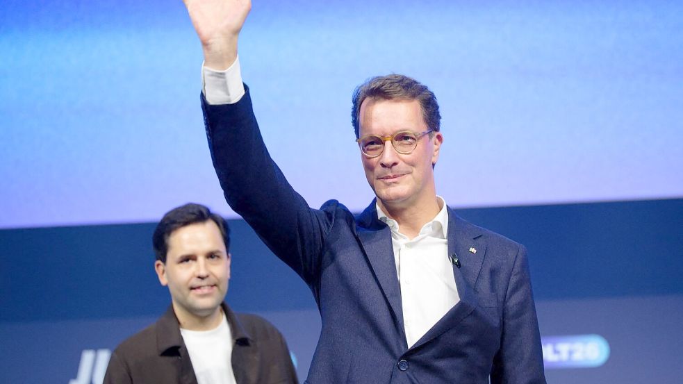 Wüst wurde mit langem Applaus von der JU empfangen. Foto: Henning Kaiser/dpa