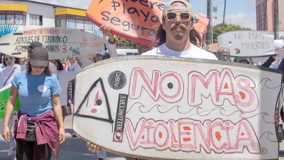 Nach dem Verschwinden der drei Ausländer hatten Surfer gegen die Kriminalität in Baja California protestiert. (Archivbild) Foto: Karen Castaneda/AP/dpa
