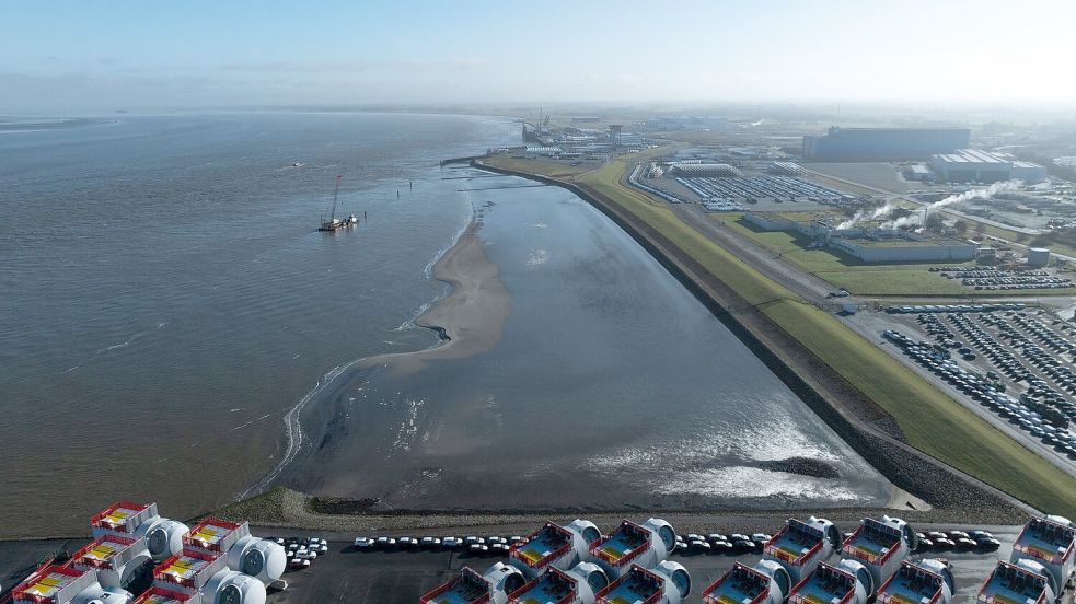 Cuxhaven könnte im Ernstfall als Ausweichhafen fungieren. (Archivfoto) Foto: Philipp Schulze/dpa